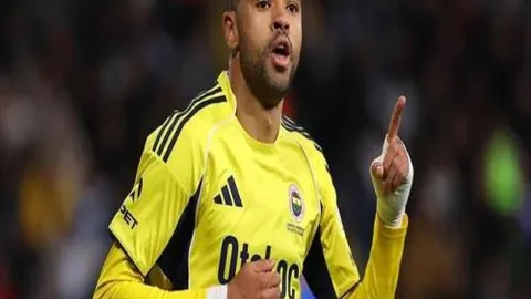 杭州今晚向现场球迷免费派发红色应援服饰。