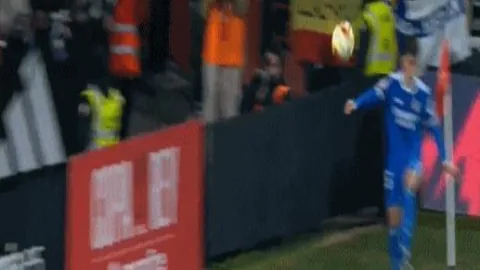 贝蒂斯对安东尼红牌判罚提出异议，坚信犯规未达红牌标准，期待其与皇马之战登场