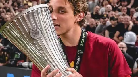 李艺室内世锦赛女子三级跳远第七名